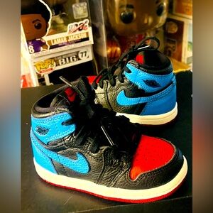 ✨LIKE-NEW✨ Air Jordan 1 Retro High OG ‘NC to Chi' (Black/Blue/Red), TD size 7C.